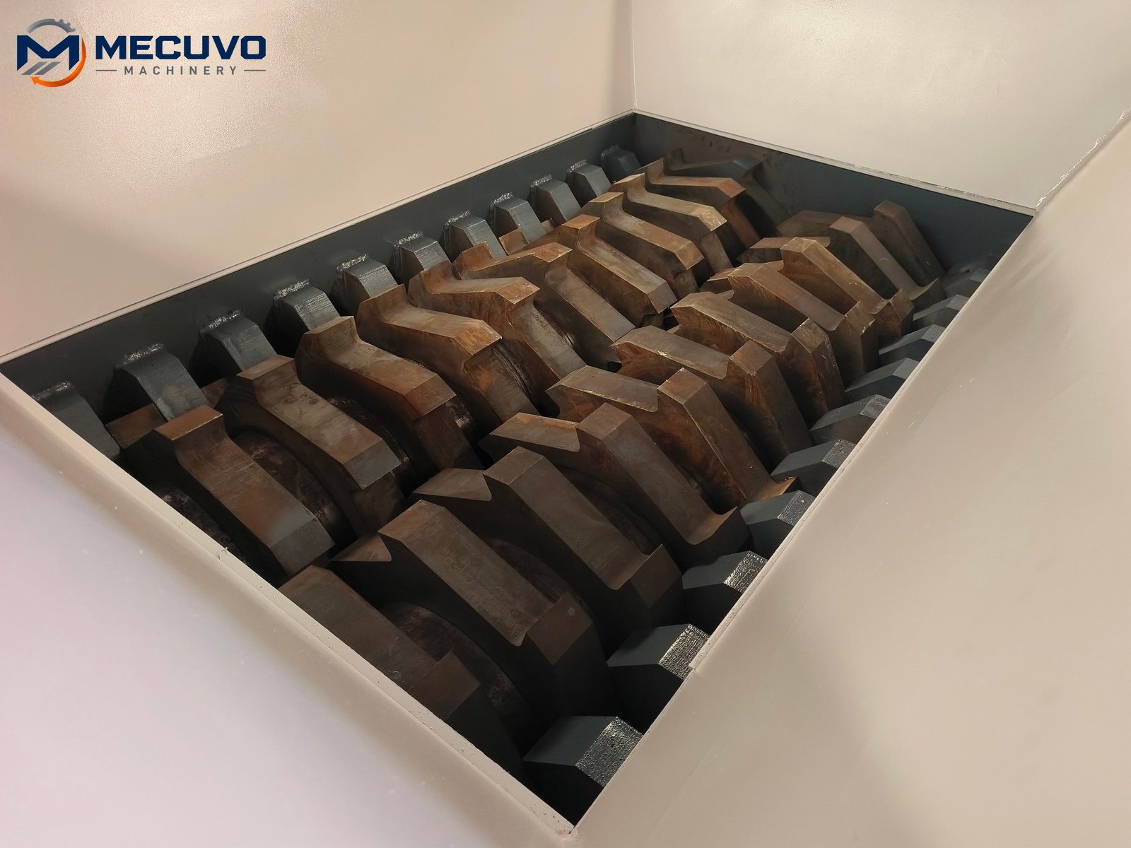 Heavy dual shaft shredder cutting shafts and blades