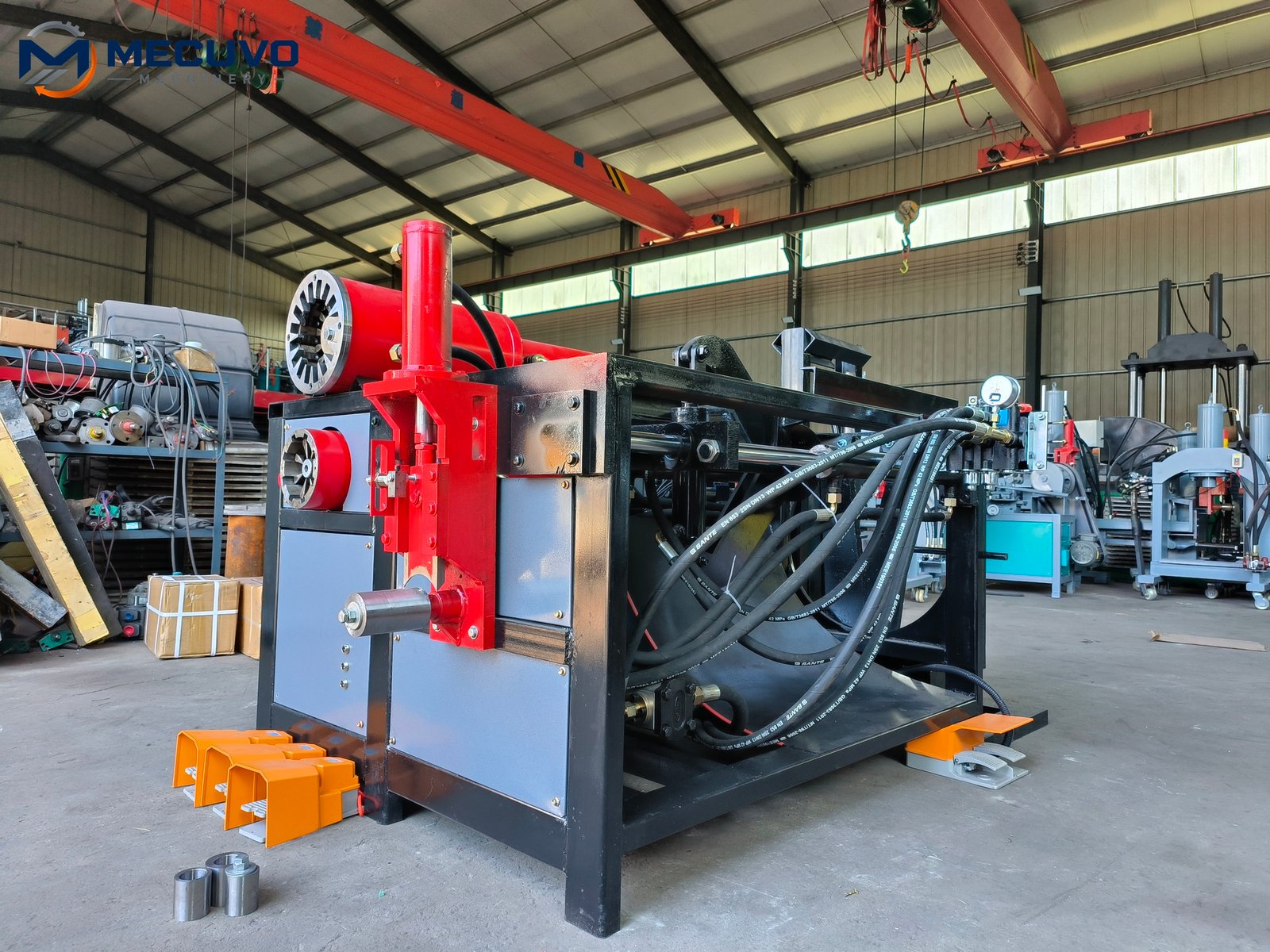 Complete motor recycling workstation with cutting and extraction stations Motor recycling workstation with cutting and extraction stations