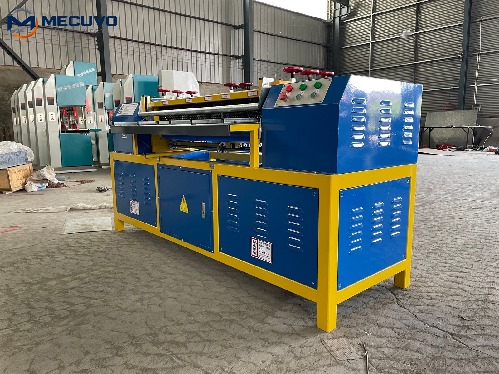 Blue and yellow radiator separator with feeding rollers and collection space Complete radiator separator with feeding rollers