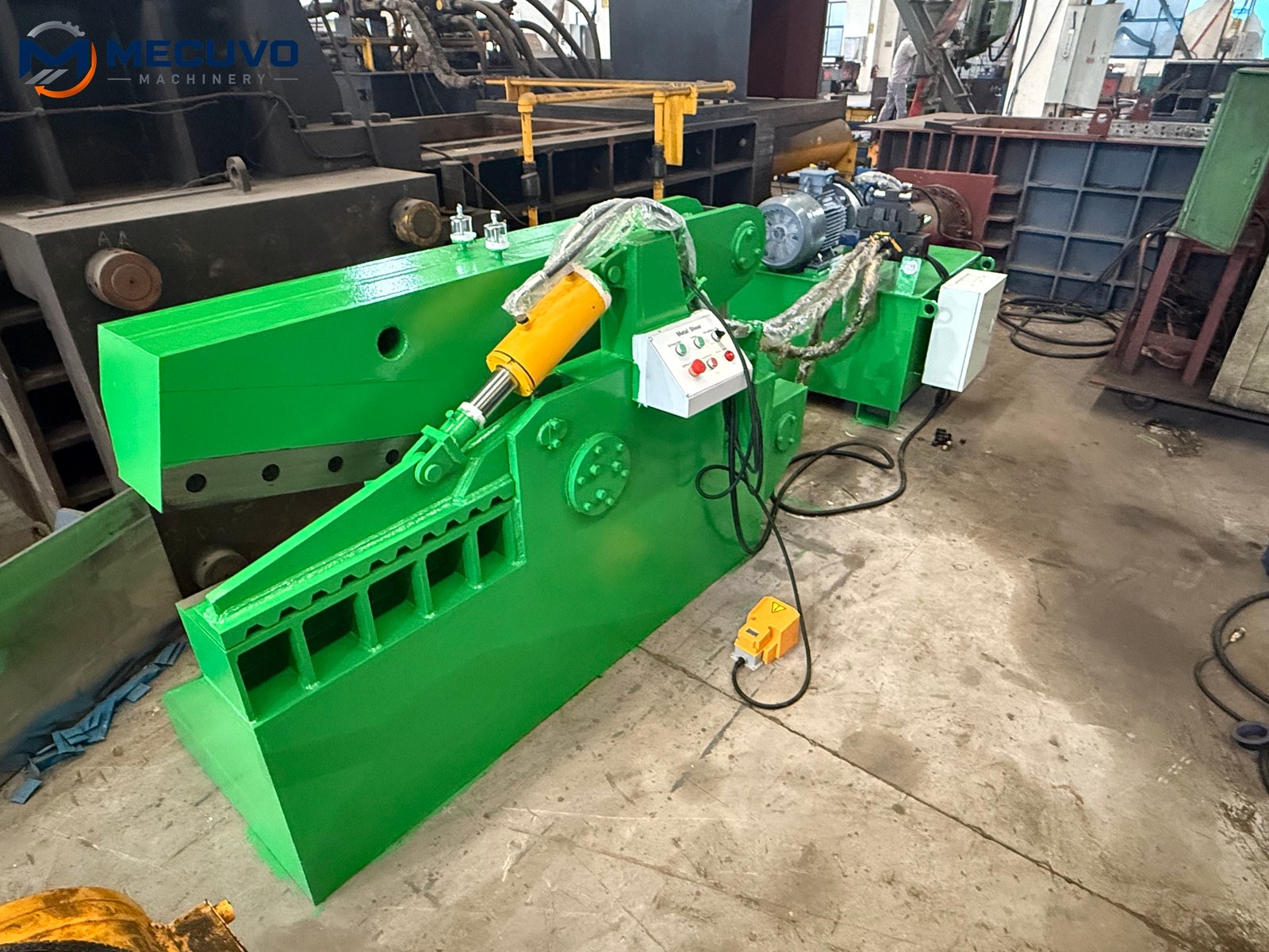 Heavy alligator shear cutting jaws, hold down and hydraulic cylinder