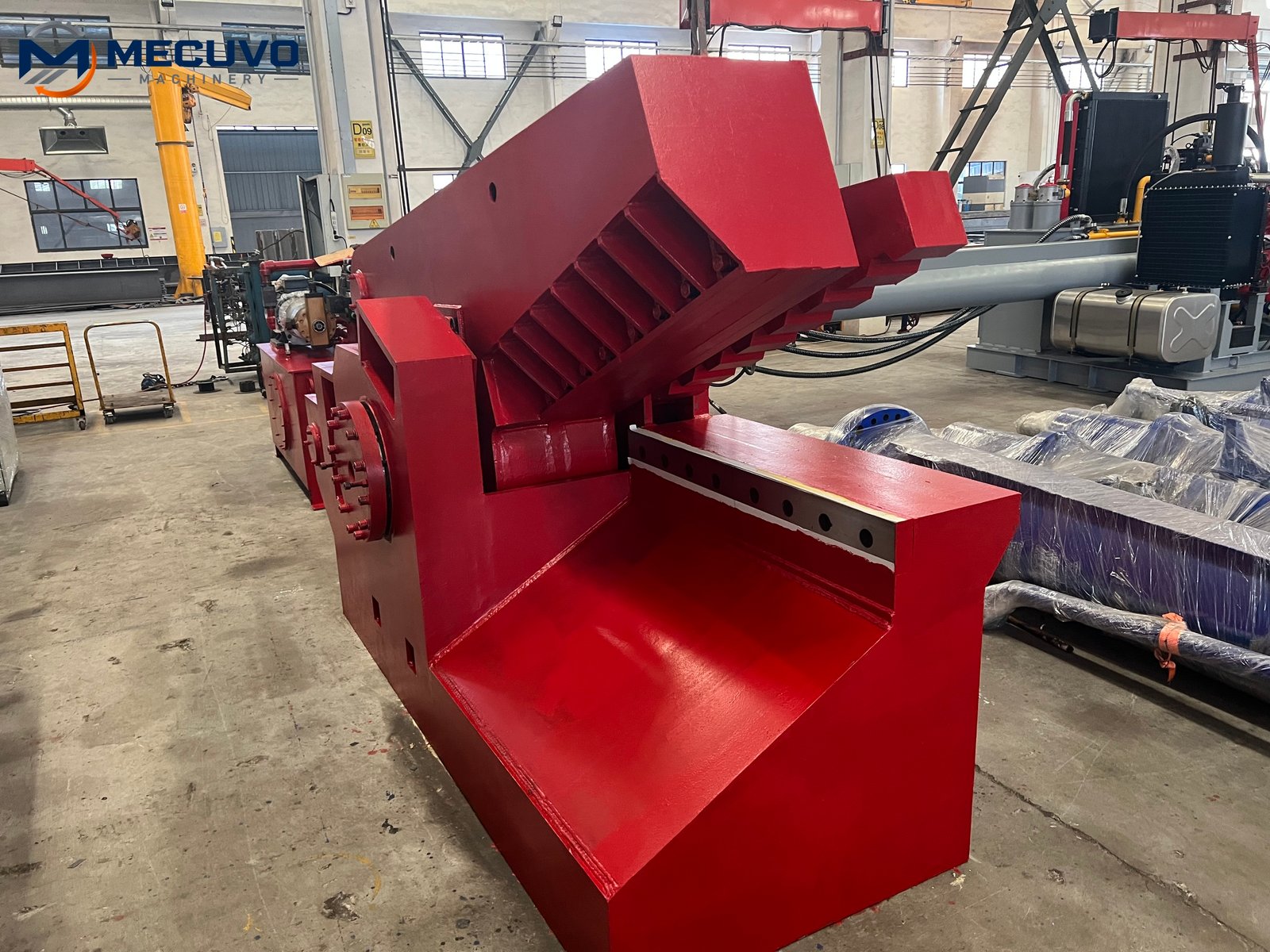 Open cutting jaws and blade arrangement on a red alligator shear