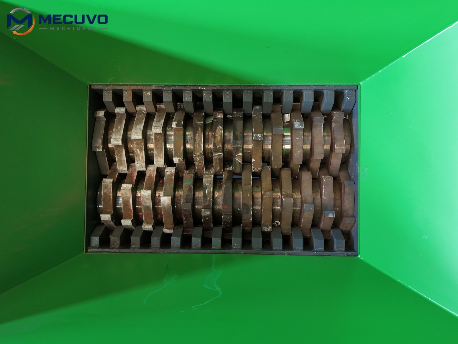 Heavy twin cutter shafts inside a dual shaft shredder